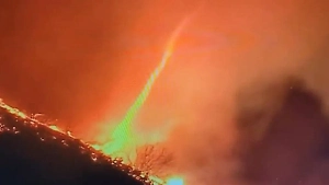 Очевидцы поймали на камеру огненные смерчи в Калифорнии