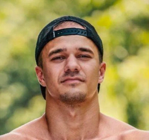 Следующий важный фактор — поддержание хорошего кровообращения. Это обеспечивается концентрическими и эксцентрическими мышечными сокращениями во всех перечисленных плоскостях, а также движениями в грудной клетке и пояснице. Нейтральный наклон таза помогут удержать упражнения на мобильность грудного отдела позвоночника и тренировка косых и поперечных мышц живота в сочетании с задней поверхностью бедра. А добавление дыхательных упражнений позволит расширить грудную клетку и обеспечит нужную подготовку мышц