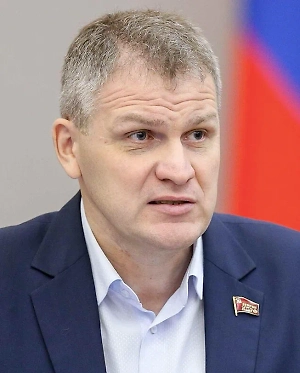 По большому счету, практически весь спектр оперативных вмешательств, связанных с кардиологической патологией, сегодня на территории Российской Федерации проводится. Ничего сверхдополнительного в рамках программы 2025 года не появляется. Если говорить о сроках ожидания, то они сегодня не урегулированы: где-то месяц, где-то два, где-то три, а где-то до полугода. Но если пациент нуждается в экстренном вмешательстве, то это производится вне очереди, по отдельному согласованию.