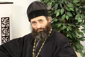 Не в том беда, что ты бродягаИли солдат чужого флага.Не в том беда, что ты цыганИли родом из заморских стран.Будь ты хоть и американец,И в том не вижу я стыда. Но соблюдай закон за сполна.