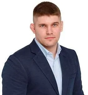 Через пару недель с такой же инициативой, совместно с генеральным директором ЦСК ВВС, мы уже были в Самаре. Там также начала формироваться команда из ветеранов. И вот 8 января 2024 года у нас был ровно год с момента создания команды. За этот год у нас набралось по 15 человек в каждой команде. Мы стали чемпионами первого всероссийского турнира по слэдж-хоккею среди ветеранов СВО.