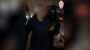 ФСБ опубликовала видео с задержанным в Краснодаре за госизмену пилотом