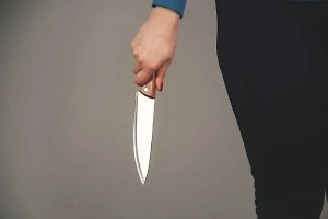 Россиянка сломала нож, пытаясь убить сожителя
