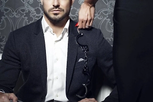 Вымогали деньги: Российские туристы попали в плен во время секс-тура в Кении