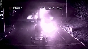 Пришёл с канистрой: Неизвестный поджёг автозаправку в Ростове-на-Дону