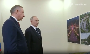 Беглов показал Путину макет мемориала, посвящённого Ленинградской битве