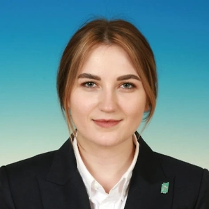 «Бедная Лиза» Николая Карамзина — это произведение, которое уже более двух веков помогает подросткам и взрослым задуматься о человеческих чувствах, сложных жизненных ситуациях и ответственности за свои поступки. Да, в его основе лежит драматичная история, но именно через литературу мы можем безопасно проживать и осмыслять сложные эмоции. Подростки сталкиваются с трагическими сюжетами не только в литературе, но и в жизни, социальных сетях, кино.