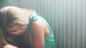 Школьница чуть не умерла при аборте на дому и проговорилась о годах ада во власти отчима-насильника