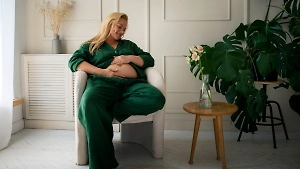 Врач опровергла давний миф о старородящих женщинах, назвав идеальный возраст для родов