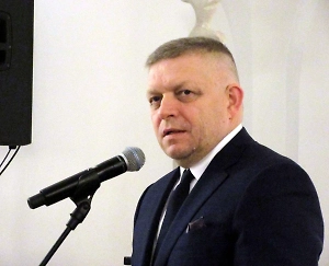 Хотел поддержки членства в НАТО: Зеленский сорвал встречу с Фицо по вопросу транзита газа