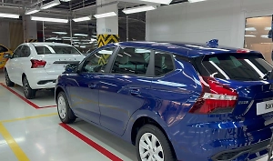 Путин осмотрел салон новой Lada Iskra во время визита на «АвтоВАЗ» в Тольятти