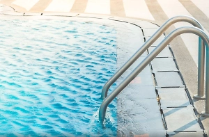 Мальчик погиб в бассейне банного комплекса на Урале, пока родители отдыхали