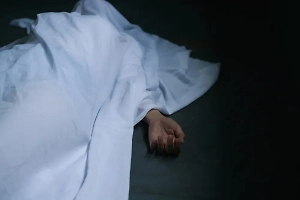 Школьница забилась в конвульсиях и умерла на глазах у друзей, закусив сухариками энергетик