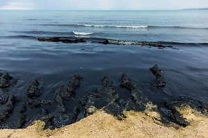 Назван объём нефтепродуктов, попавших в Чёрное море при крушении танкеров