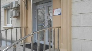 Зарезал у медцентра: Life.ru узнал подробности убийства женщины, чьё тело нашли в «Запорожце» Куценко