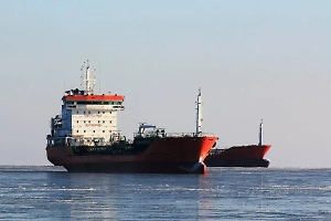 Следовавшее из Ирана судно село на мель в Астраханской области