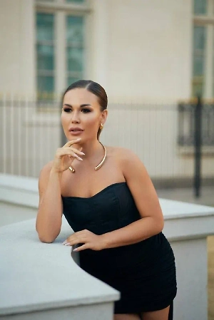 Эмоциональная привязанность и физический контакт с другим человеком необходимы каждому вне зависимости от возраста, социального положения, уровня дохода и характера. Хорошо известно, что младенцы, лишённые физического контакта, могут потерять аппетит и интерес к окружающему миру до такой степени, что это начнёт угрожать их жизни. Объятия — это самый простой способ показать близкому человеку, как он вам дорог, поддержав при этом своё и его здоровье. Кроме того, гормоны, выделяющиеся во время объятия, стимулируют иммунитет и повышают его защитную функцию