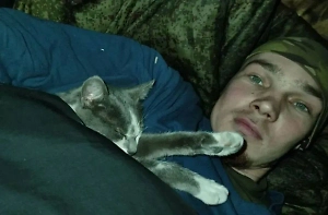 Прятался под телами, ел снег: Пропавший разведчик Малой два месяца полз к своим под огнём ВСУ