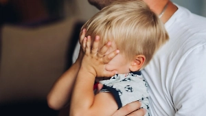 Только без рук! Мамам и папам объяснили, когда не стоит лезть с обнимашками к ребёнку