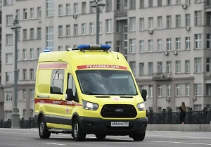 Пациентка Боткинской больницы выколола себе глаза шприцем из-за температуры