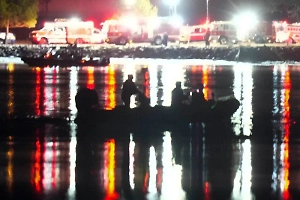 Диспетчер за 20 секунд до авиакатастрофы в США просил вертолёт пропустить самолёт