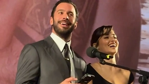 Турецкие звёзды «Постучись в мою дверь» устроили безумный фурор в кинотеатре в Москве