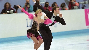 Евгения Шишкова и Вадим Наумов: Чем известны летевшие в упавшем в США самолёте фигуристы из Петербурга?