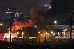 Пожарный поезд привлечён к тушению здания на северо-западе Москвы