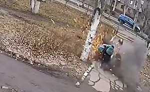 Жуткие кадры из Горловки: ВСУ целенаправленно бьют кассетными боеприпасами по мирным