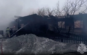 Два человека погибли при пожаре в многоквартирном доме под Кировом