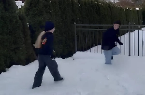 Галкин* показал, как их с Пугачёвой дети играют в снежки на отдыхе в горах