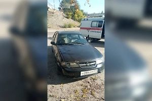 В Белгороде после падения обломков БПЛА загорелась легковушка