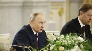 Путин поздравил российских педагогов с Днём учителя