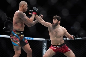 Алекс Перейра нокаутировал Магомеда Анкалаева и вернул титул чемпиона UFC