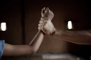 Полиция в Перми нашла насильника по каплям крови на одежде 14-летней девочки