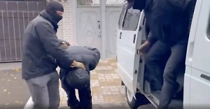 ФСБ показала видео поимки «защитника Палестины» с бомбой для синагоги в Красноярске