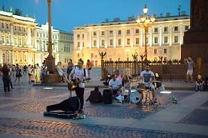 Уличных музыкантов у Думской башни разгонят ради школы имени Римского-Корсакова