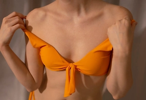 «Мама умрёт!» Девушка разыграла с дочкой рак и вытянула из любовника €30 тысяч на новую грудь