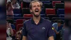 Медведев выругался матом после выхода в четвертьфинал турнира в Шанхае