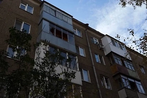 Момент, как отец выбросил из окна трёхлетнюю дочку в Уфе, попал на видео