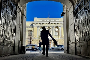 В мобильных приложениях 13 банков появилась спецкнопка против аферистов