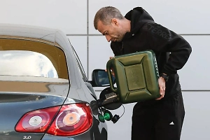 Правительство готовит меры для ликвидации перебоев с бензином в России