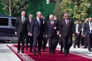 Путин шутил с Токаевым по пути на официальный приём в Душанбе