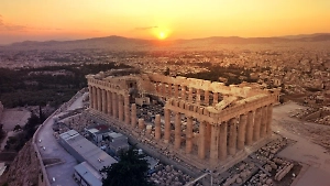 Немка вернула Греции фрагмент античной колонны, украденный 60 лет назад