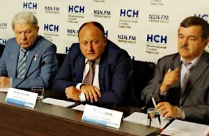 Mercedes экс-чиновника Росавиации Костылёва попал в тройное ДТП в Москве