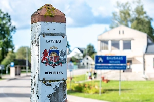Латвия начала взимать плату за пересечение границы с Россией и Белоруссией