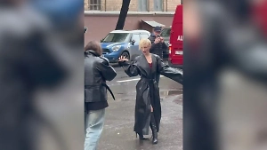 Марго станцевала на фоне пожара у редакции Life.ru в Москве