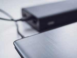 На фоне перебоев с энергией на Украине взлетели цены на пауэрбанки