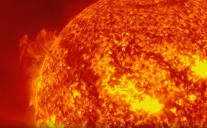 Можно выдохнуть: Учёные рассказали о чудом уклонившемся от Земли солнечном «убийце»