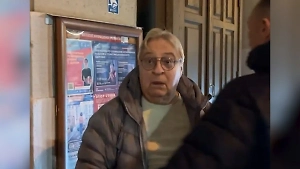 Хазанов набросился на журналиста SHOT после вопроса о проданном имуществе